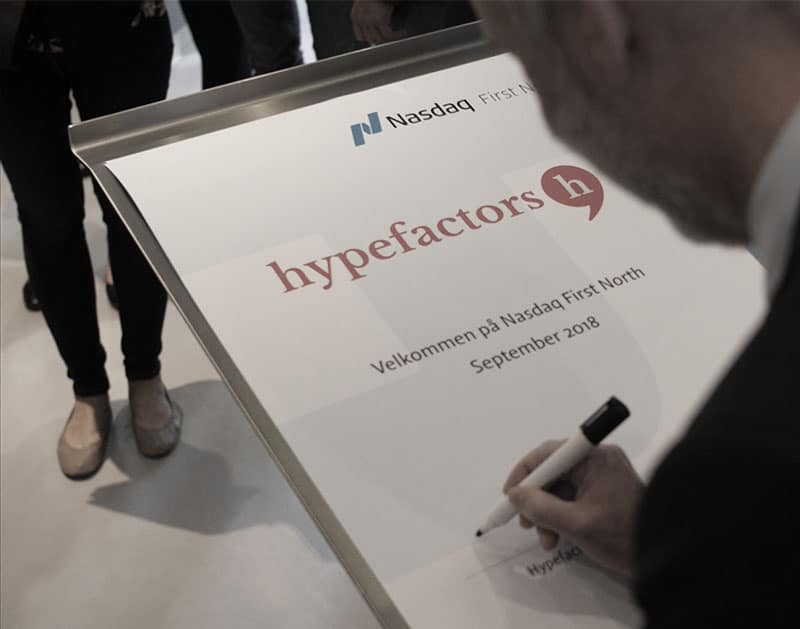 Hypefactors CEO Casper Janns is signing the IPO documents